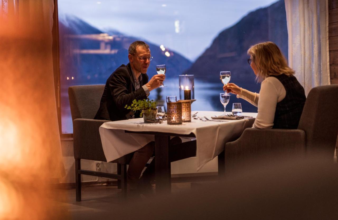 Dragsvik Fjordhotel (Adults Only) Balestrand Exteriör bild